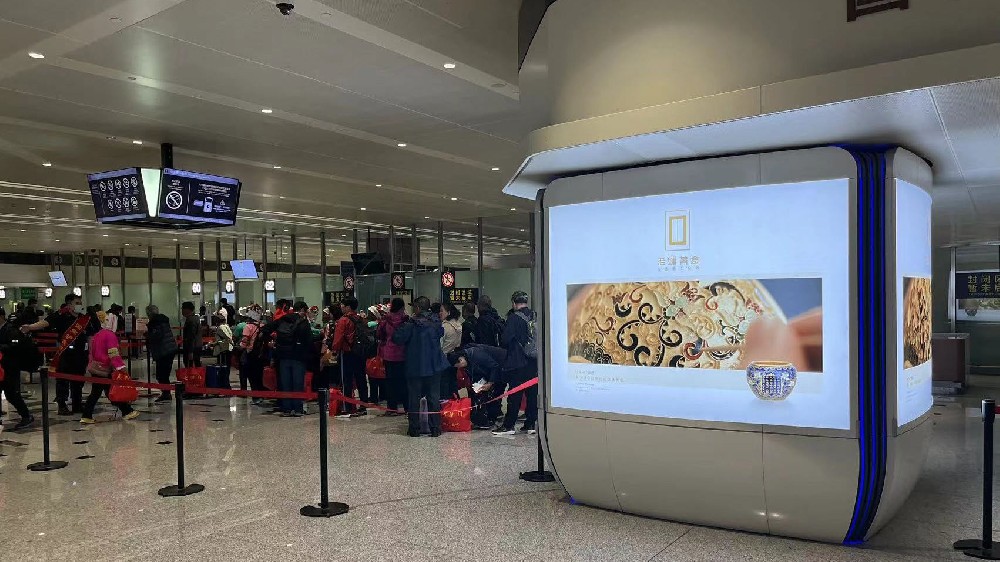 大兴机场地下一层国内安检前后广告
